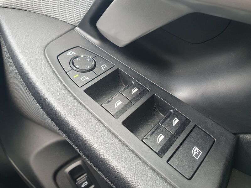 More views of BMW i5