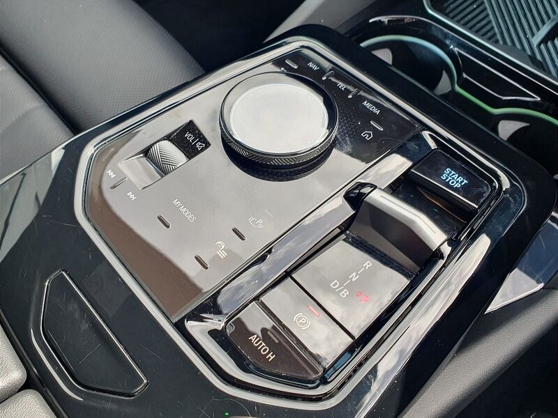 More views of BMW i5