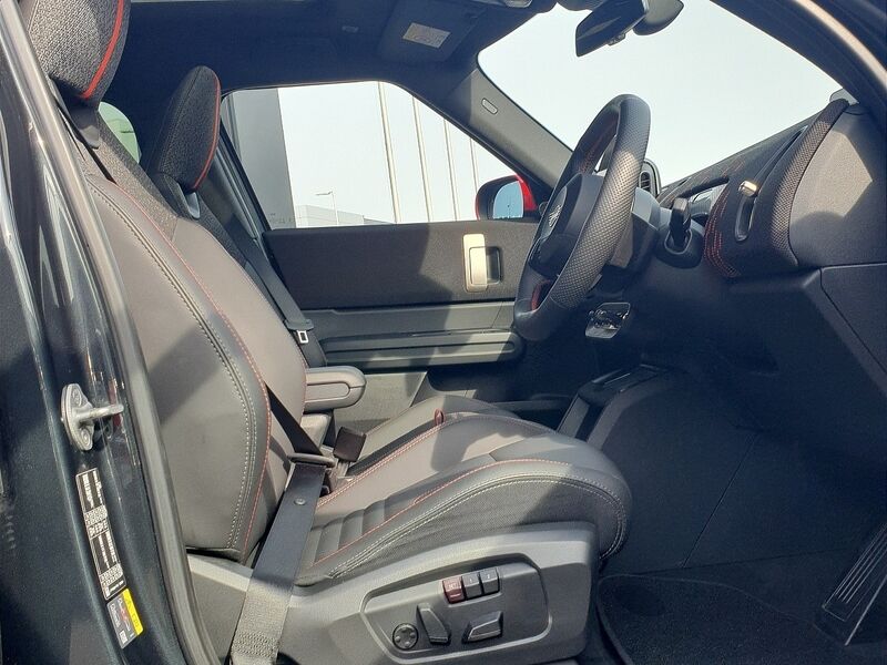 More views of Mini Countryman