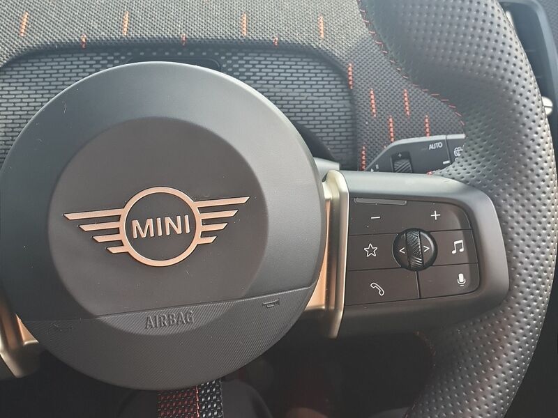More views of Mini Countryman
