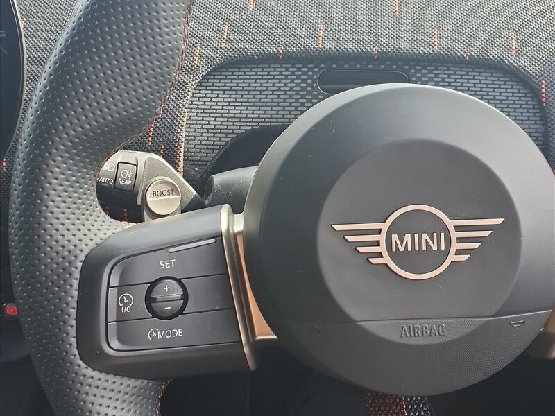 More views of Mini Countryman