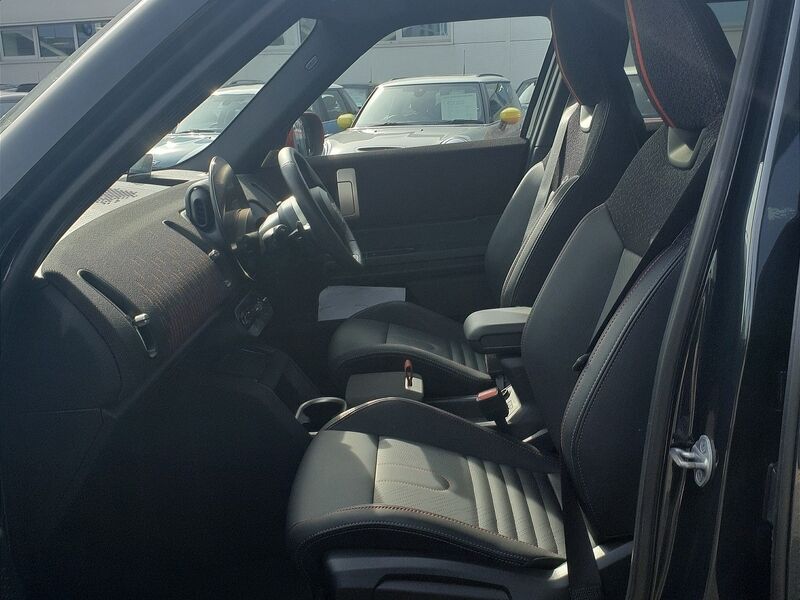 More views of Mini Countryman