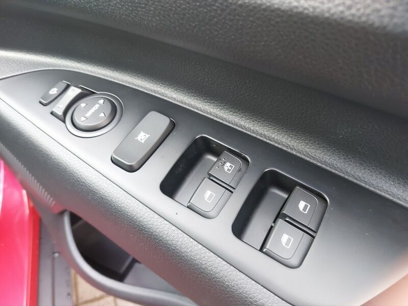 More views of Kia Stonic