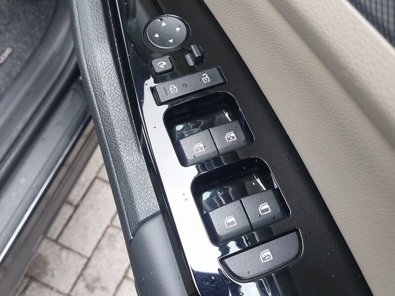 More views of Kia Sportage