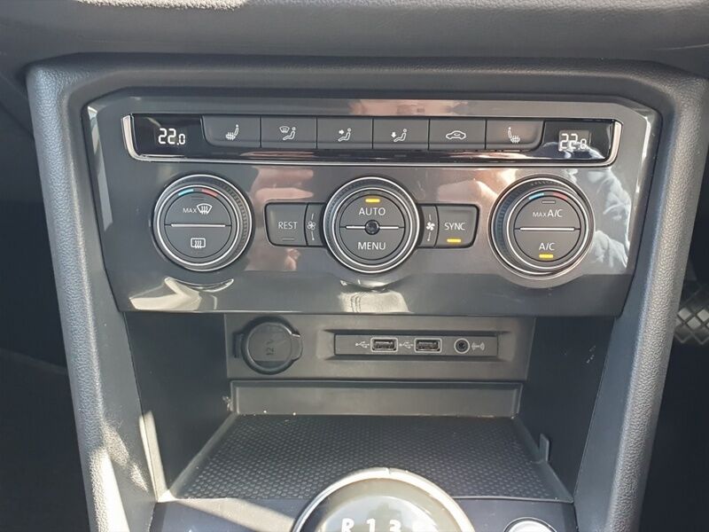 More views of Volkswagen Tiguan Allspace