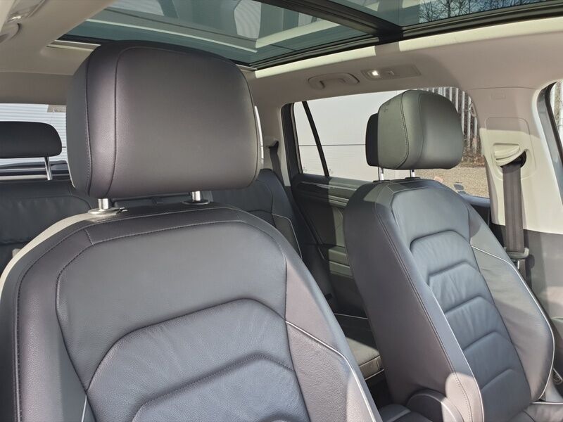 More views of Volkswagen Tiguan Allspace
