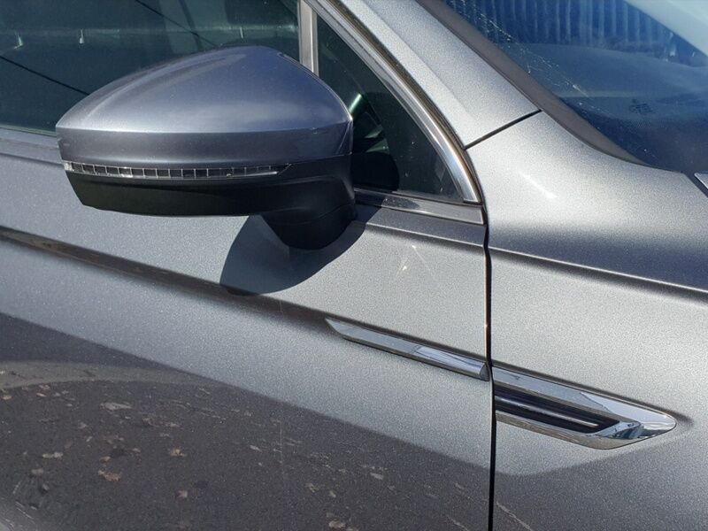 More views of Volkswagen Tiguan Allspace