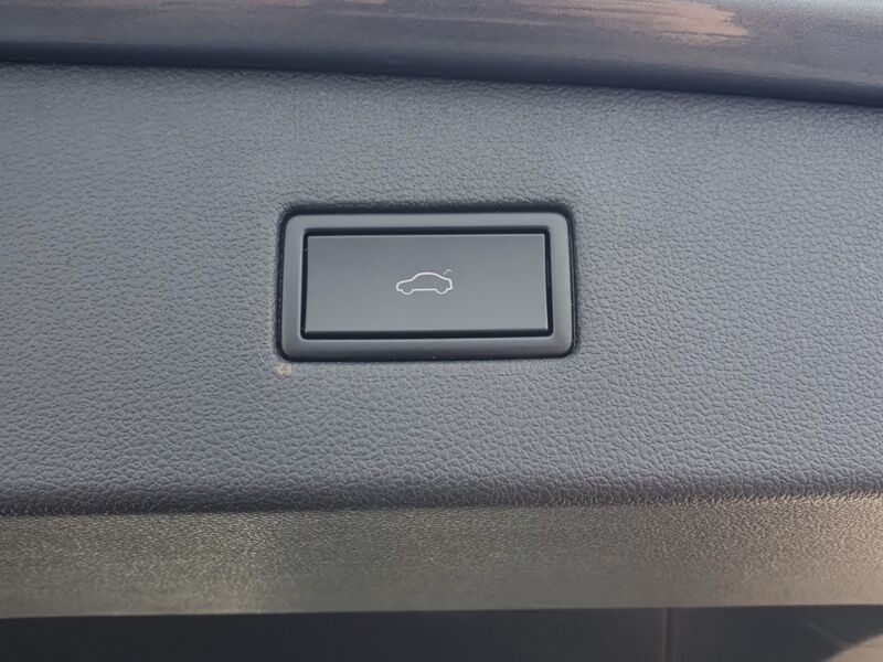 More views of Volkswagen Tiguan Allspace