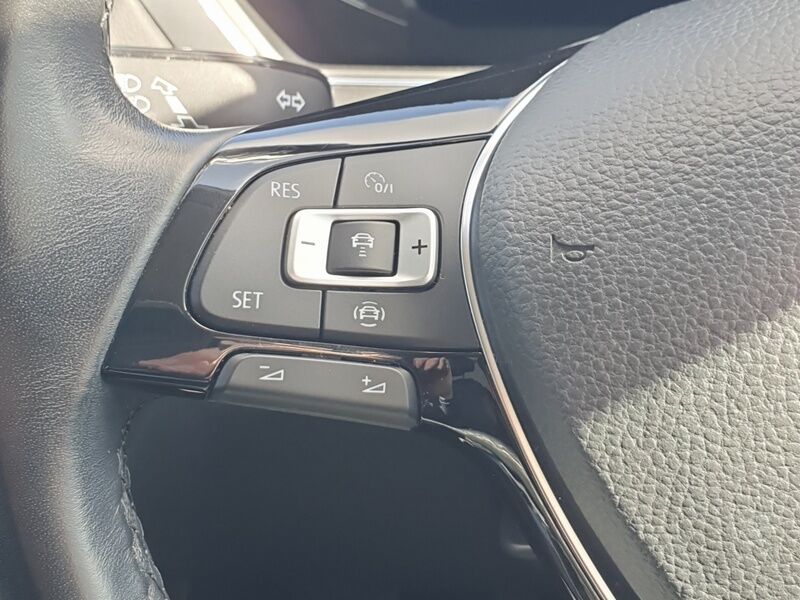 More views of Volkswagen Tiguan Allspace