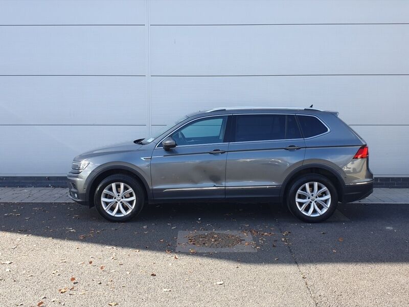 More views of Volkswagen Tiguan Allspace