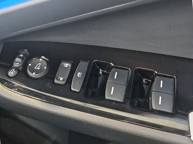 More views of Honda e:Ny1