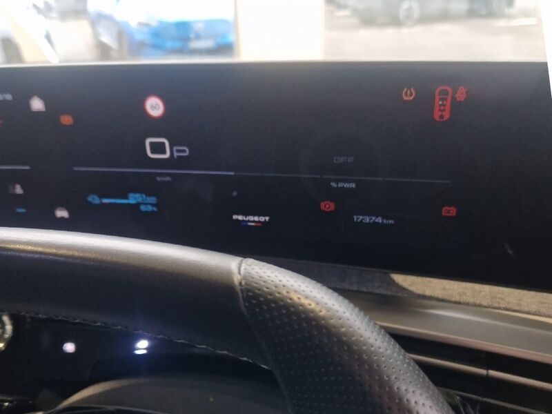 More views of Peugeot 5008