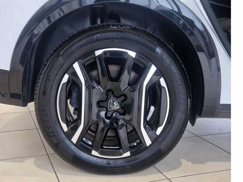 More views of Peugeot 5008