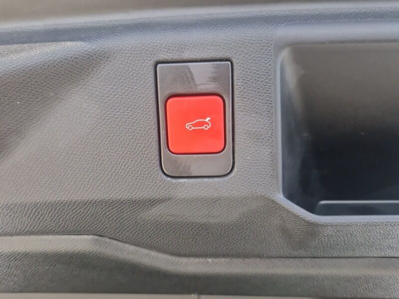 More views of Peugeot 5008