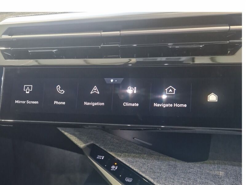 More views of Peugeot 5008