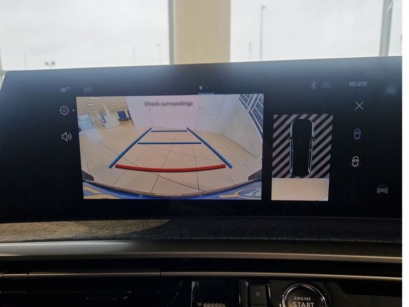 More views of Peugeot 5008