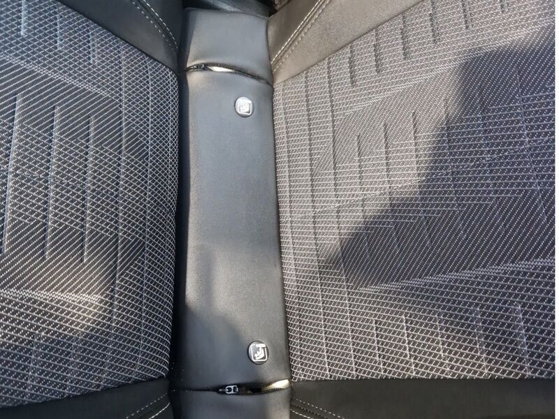 More views of Peugeot 5008