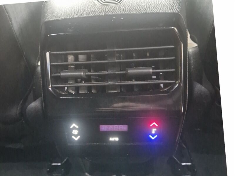 More views of Peugeot 5008