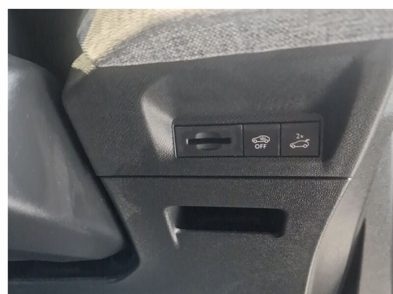 More views of Peugeot 5008