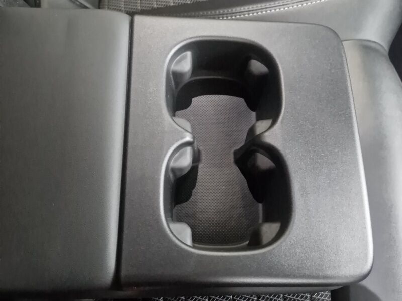 More views of Peugeot 5008