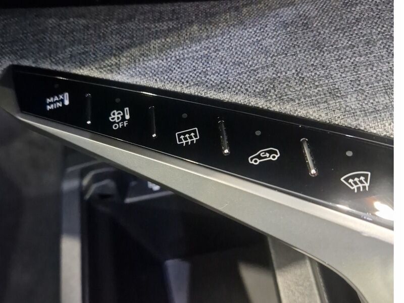 More views of Peugeot 5008