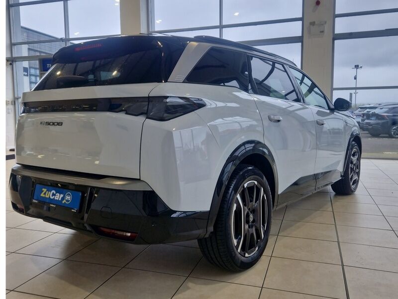 More views of Peugeot 5008