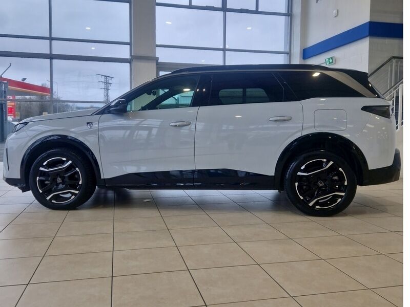 More views of Peugeot 5008