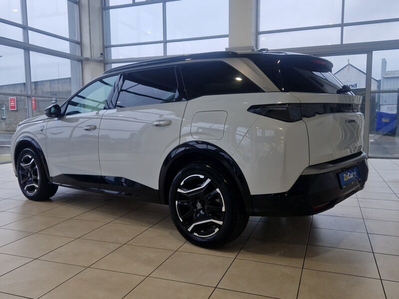 More views of Peugeot 5008