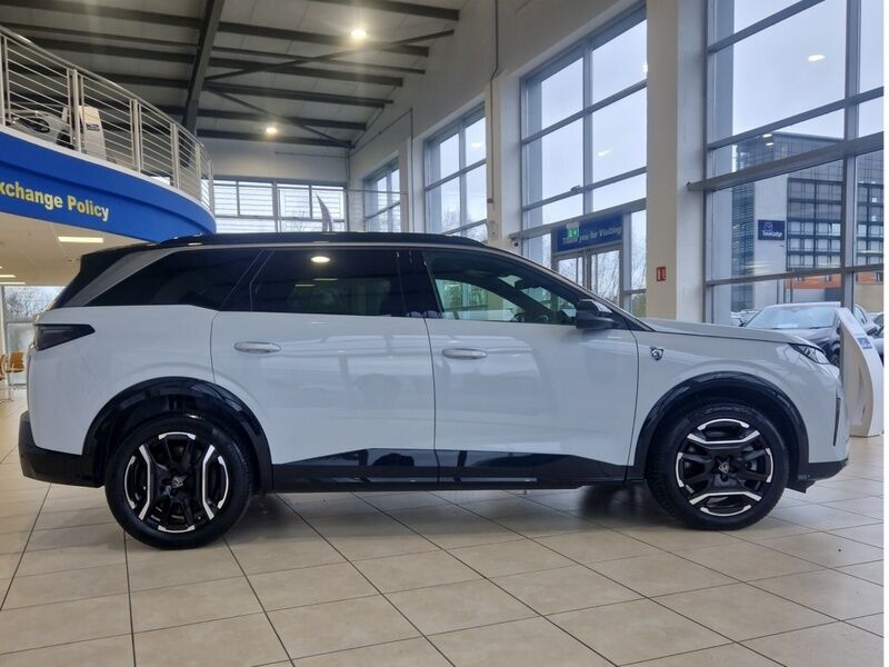 More views of Peugeot 5008