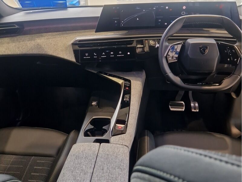 More views of Peugeot 5008