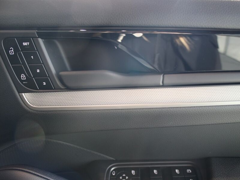 More views of Porsche Cayenne
