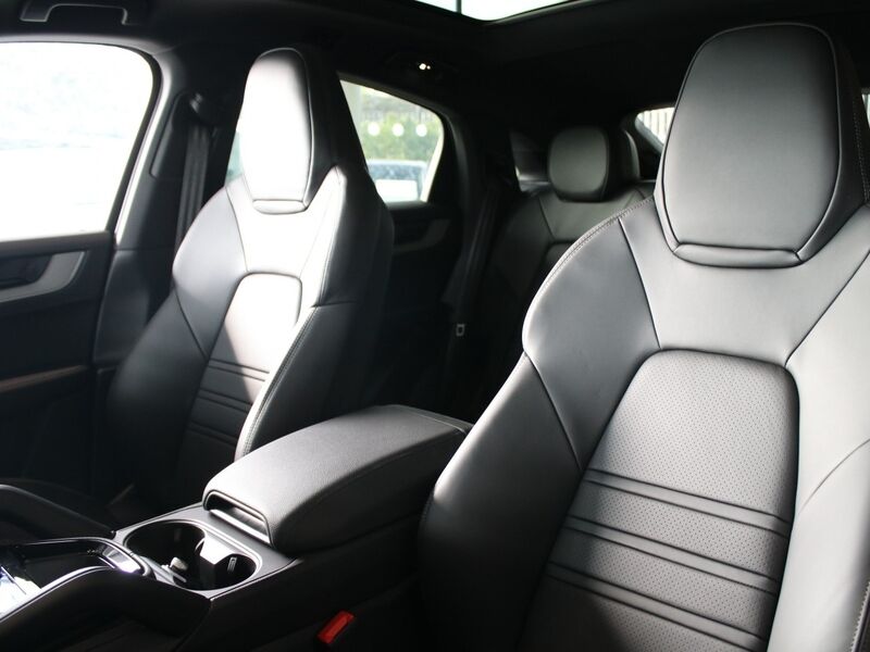 More views of Porsche Cayenne