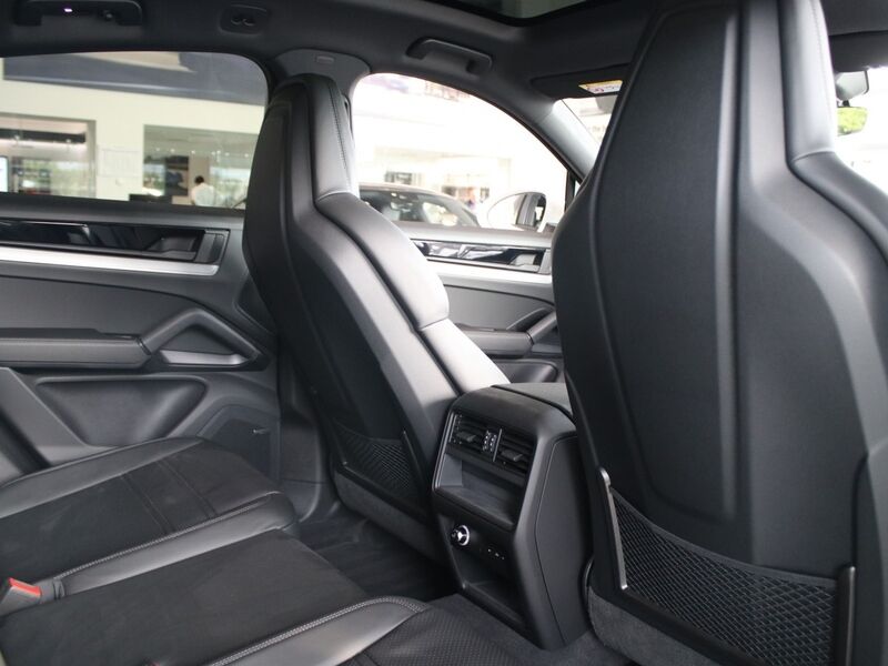More views of Porsche Cayenne
