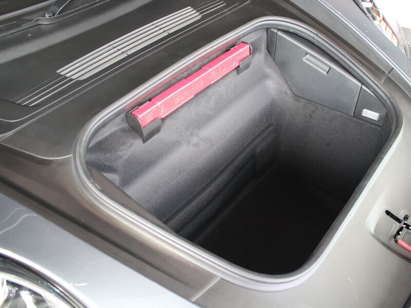 More views of Porsche 911