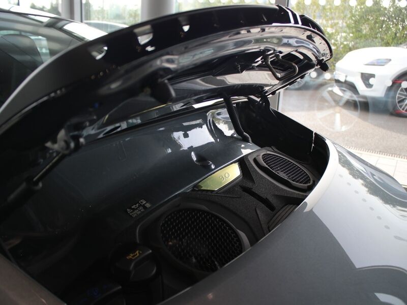 More views of Porsche 911