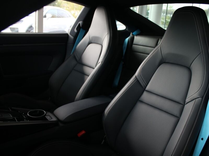 More views of Porsche 911