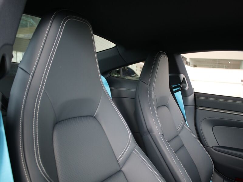 More views of Porsche 911