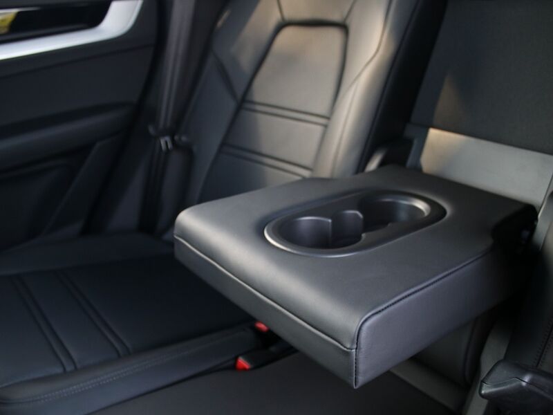 More views of Porsche Cayenne