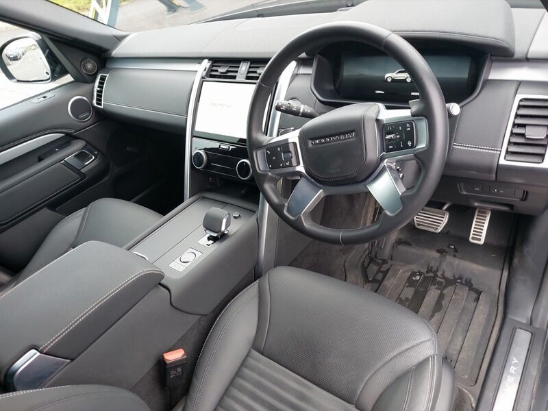 More views of Land Rover Discovery