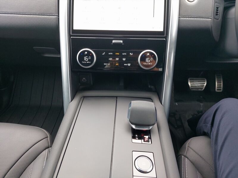 More views of Land Rover Discovery