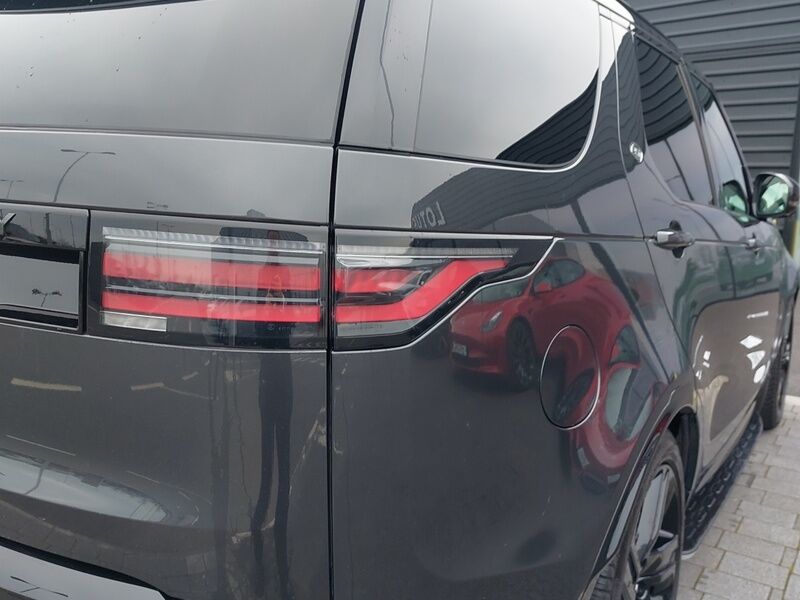 More views of Land Rover Discovery