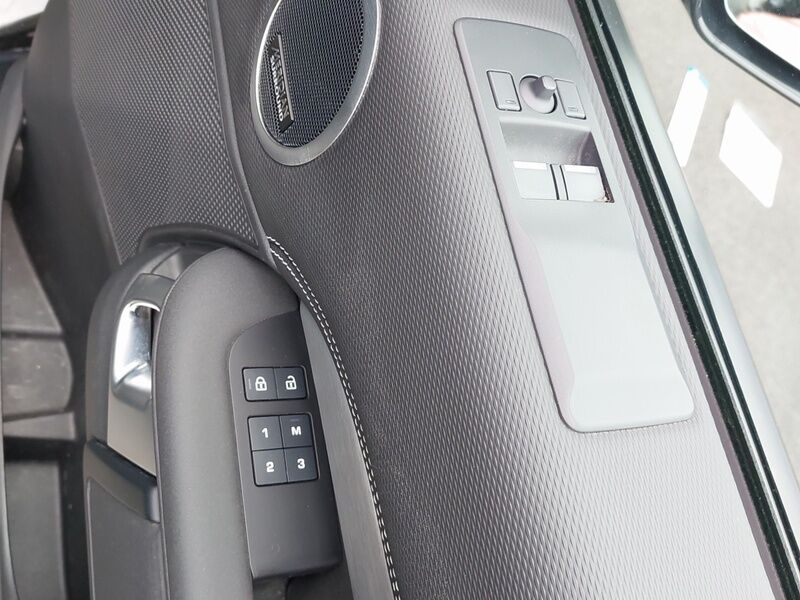 More views of Land Rover Discovery