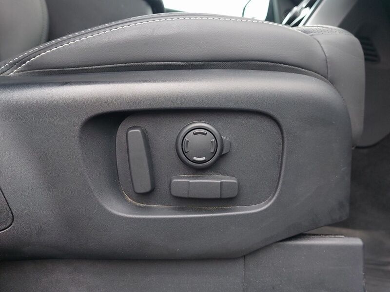 More views of Land Rover Discovery