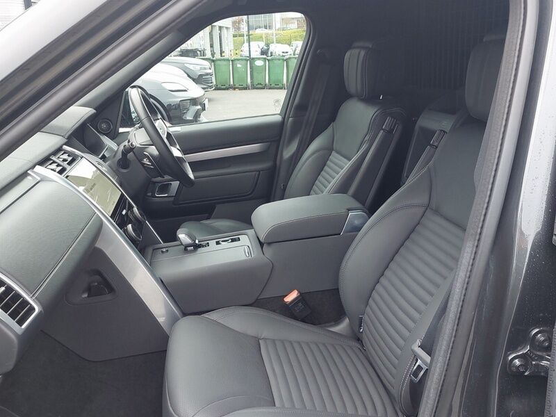 More views of Land Rover Discovery