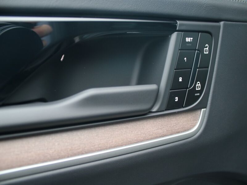 More views of Porsche Cayenne
