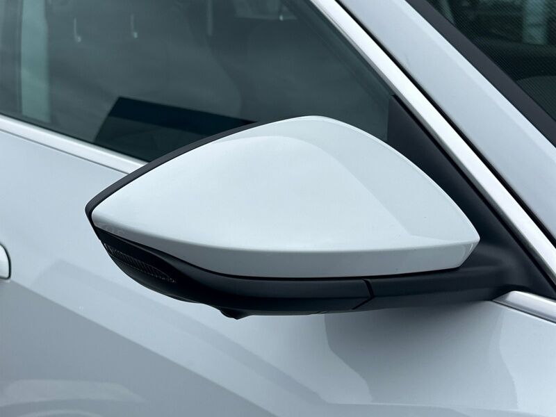 More views of Audi e-tron