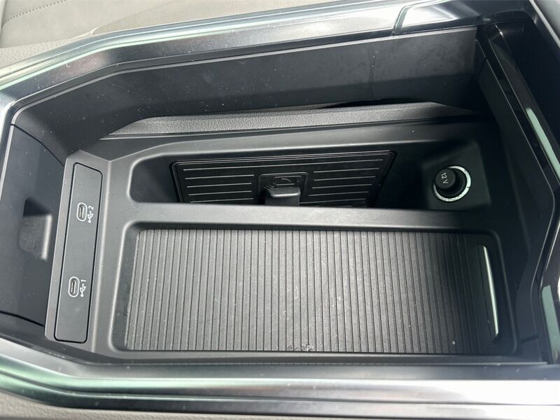 More views of Audi e-tron