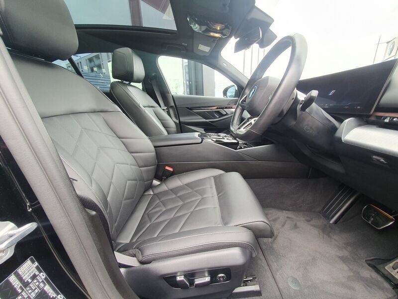 More views of BMW i5