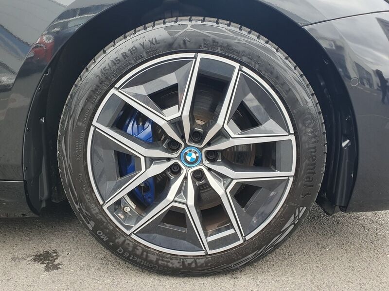 More views of BMW i5