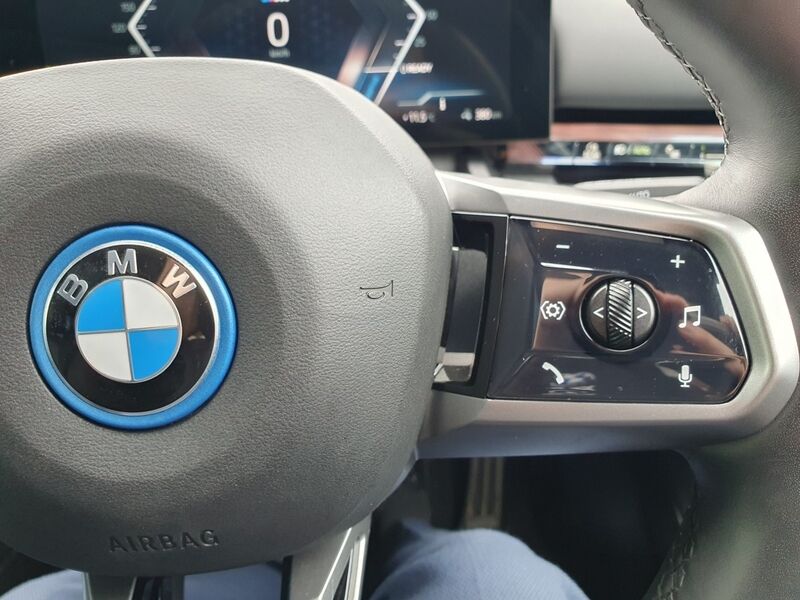 More views of BMW i5